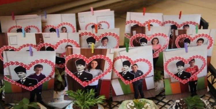 Sınıf öğretmeninden mest eden 23 Nisan kutlaması