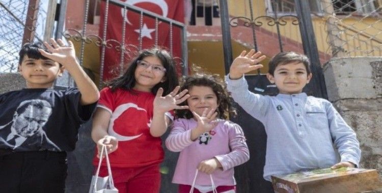 Büyükşehir Belediyesinden 23 Nisan’ın 100. yılında 100 çocuğa hediye