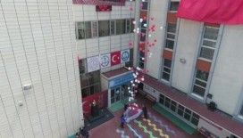 İstanbul’da 100 okulda 100 balon gökyüzüne bırakıldı