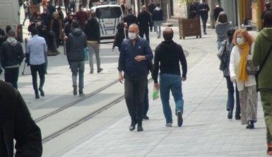 Taksim Meydanı ve İstiklal Caddesi bugün de doldu