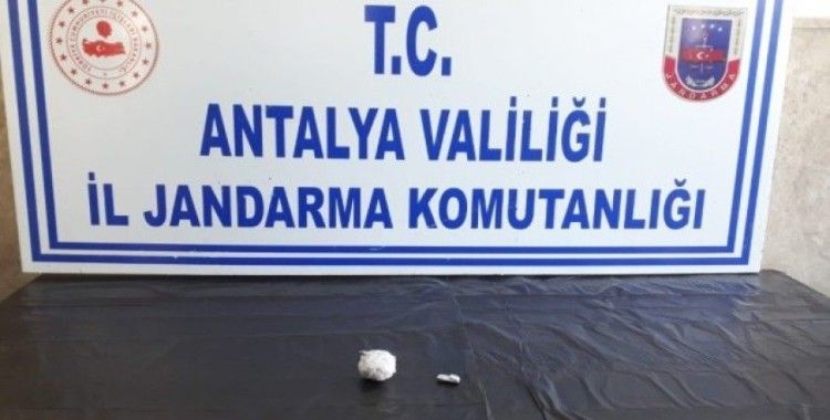 Antalya’da şüpheli araçtan uyuşturucu çıktı