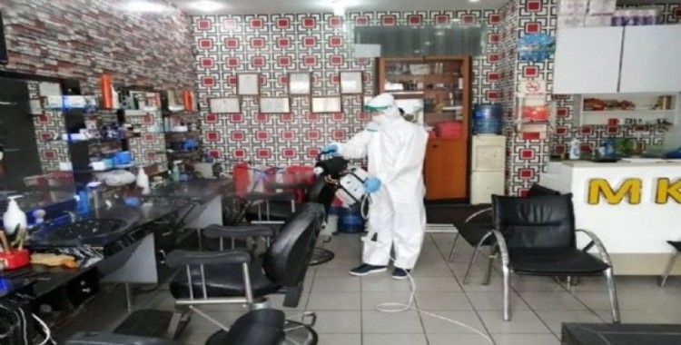 Bayrampaşa’da berberlerde dezenfekte çalışmaları sürüyor