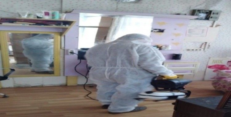 Tuşba Belediyesi berber ve kuaför salonlarını dezenfekte etti