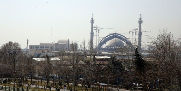 İran'da yarından itibaren tüm camiler yeniden açılacak