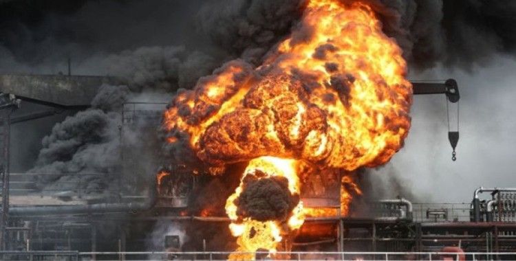 Endonezya'da petrol tankerinde yangın: 22 yaralı