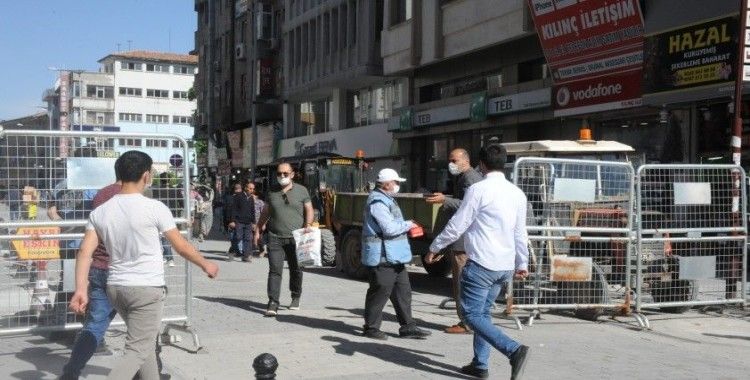 Gaziantep'in kalabalık caddelerine maskesiz giriş yasaklandı