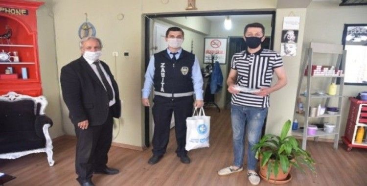 Manisa Büyükşehir Belediyesinden berber ve kuaförlere maske desteği