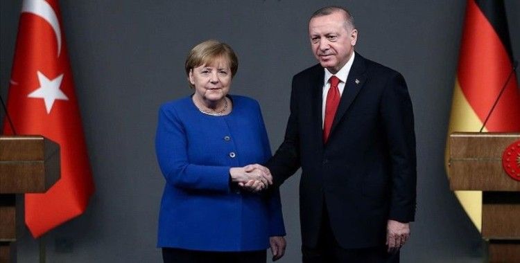 Erdoğan ve Merkel telefonda görüştü