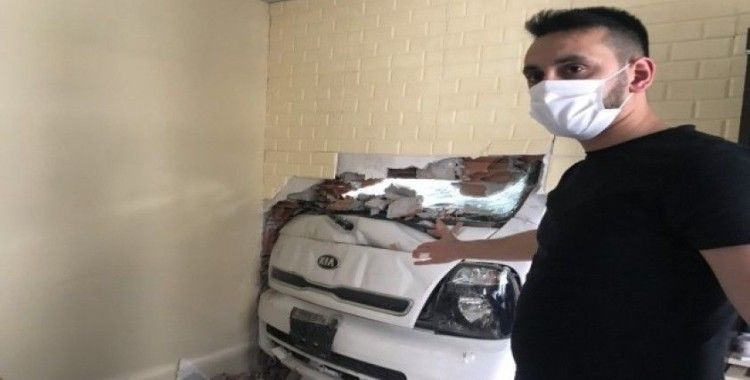 İstanbul’da dehşet anları: Kamyonet yatak odasına daldı