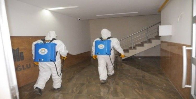 Haliliye’de apartman girişleri dezenfekte edildi