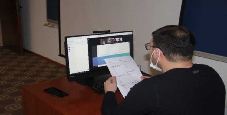 Anadolu Üniversitesi dezavantajlı ve 65 yaş üstü öğrencilerine online sınavda video konferans ile okuyucu desteği sağladı