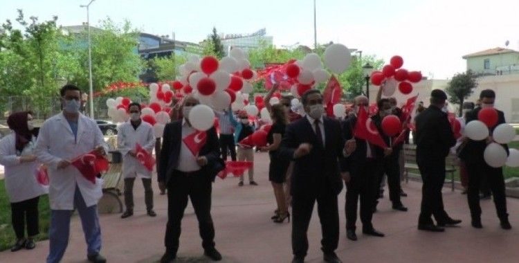 Gebze’de hemşireler günü şarkılar ve balonlarla kutlandı