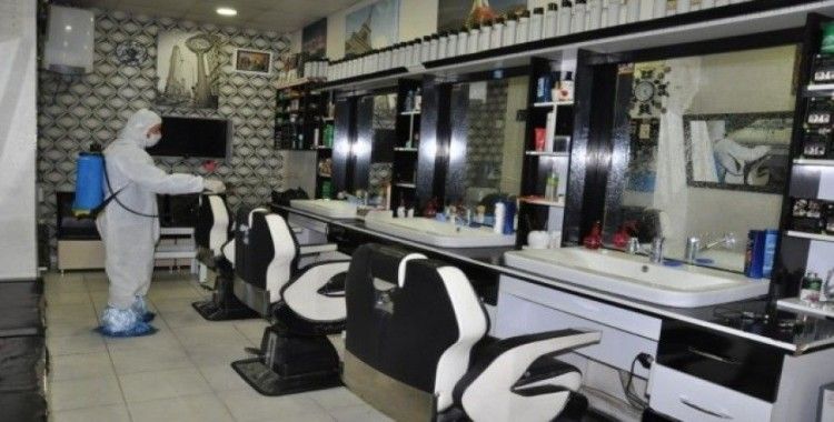 Cizre Belediyesi berber ve kuaför salonlarını dezenfekte etti