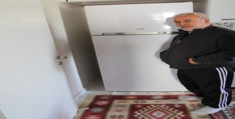 Hayırseverlerden 87 yaşındaki nineye buzdolabı hediyesi