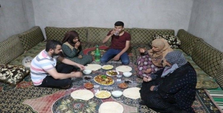 Türkiye’nin yardımları Suriye’deki iftar sofralarına gidiyor