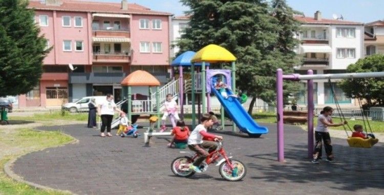 Günler sonra dışarı çıkan çocuklar Kocaeli’de parkları doldurdu
