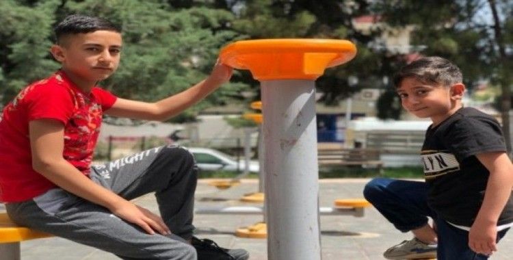 Kısıtlama kalktı, Kızıltepe’de çocuklar parkların yolunu tuttu