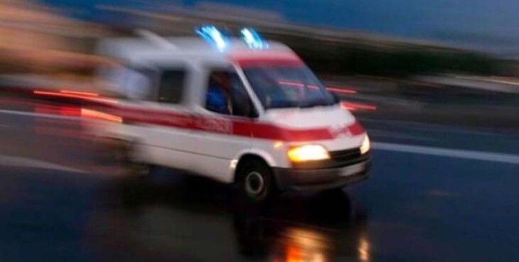Kayseri'de feci kaza; kamyon tıra çarptı, yolcunun kolu koptu