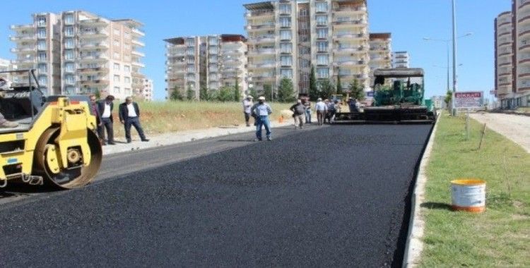 Kahta Belediyesi sıcak asfalt çalışmalarına başladı