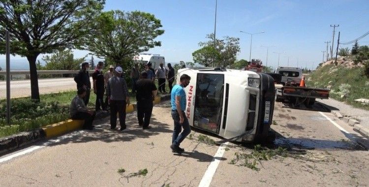 Kırıkkale'de yolcu minibüsü devrildi: 7 yaralı