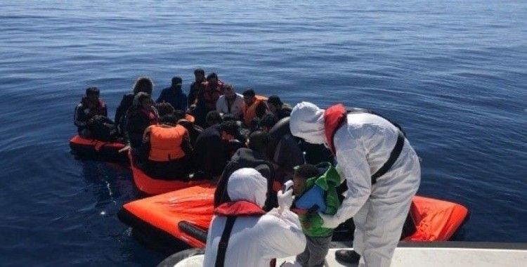 Kuşadası Körfezi’nde 30 göçmen kurtarıldı