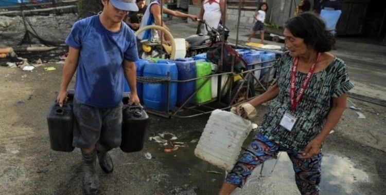 Filipinler'i Vongfong tayfunu vurdu: 1 ölü