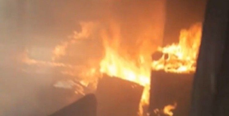 İzmir'de korkutan yangın: Patlama sesi paniğe yol açtı