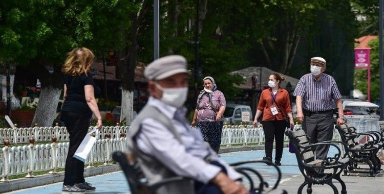 65 yaş ve üstü vatandaşlar İstanbul sokaklarını doldurdu