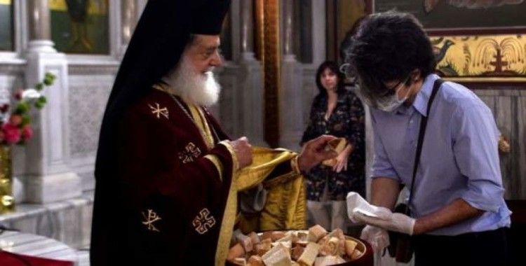 Yunanistan'da kiliseler iki ay sonra açıldı