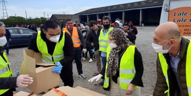YTB ve UID'den Fransa'daki mülteci kampına yardım