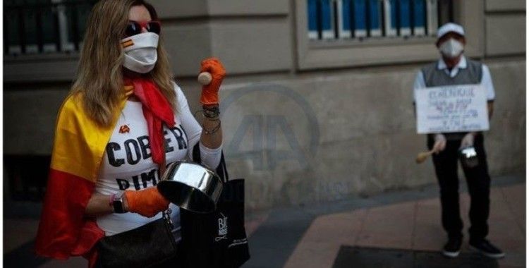 İspanya'da sağ gruplar koronavirüs politikalarına karşı sokaklarda