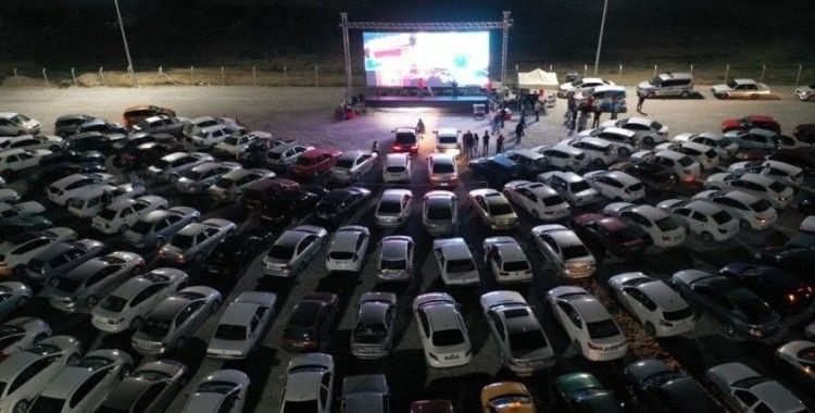 Nevşehir’de yüzlerce araç “Arabalı Sinema” etkinliğine katıldı