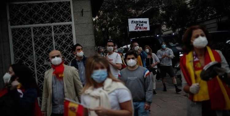 İspanya'da hükümetin Kovid-19 politikasına karşı protestolar sürüyor