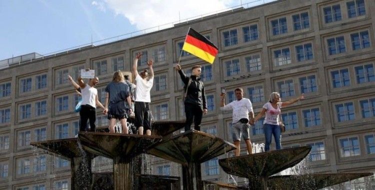 Rheinpfalz gazetesi koronaya karşı önlemlerin yetersiz kaldığını savundu