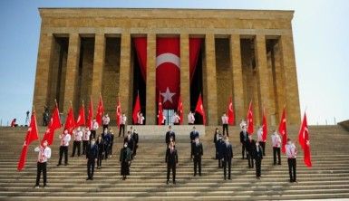 Bakan Kasapoğlu, Anıtkabir'i ziyaret etti