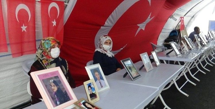 HDP önündeki ailelerin evlat nöbeti 260'ıncı günde