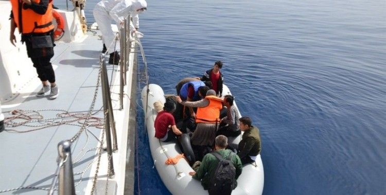 İzmir'de 24 sığınmacı kurtarıldı