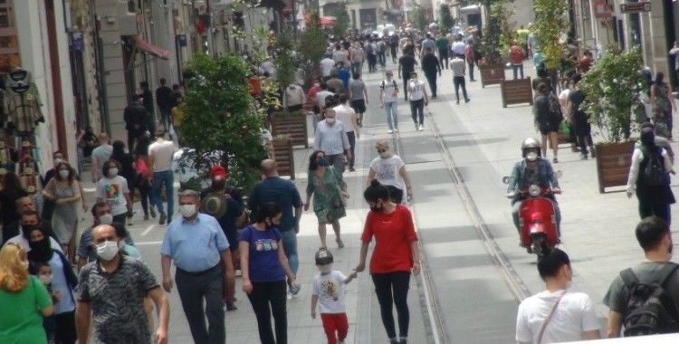 Taksim'de dikkat çeken yoğunluk