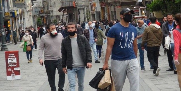 Taksim Meydanı ve İstiklal Caddesi'nde dikkat çeken yoğunluk