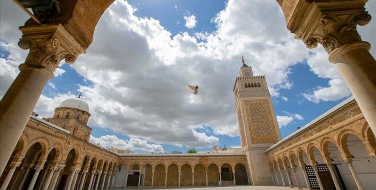 Tunus'ta koronavirüs nedeniyle kapatılan cami, restoran ve kafeler açılacak