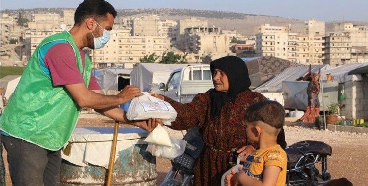 İHH Afrin'de 20 bin kişilik iftar yemeği dağıttı