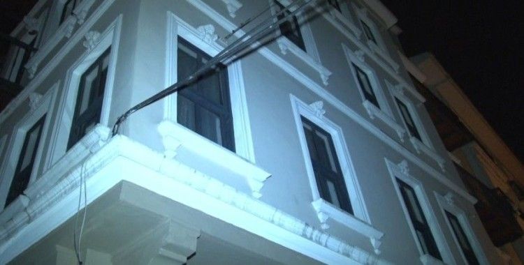 Beyoğlu’nda silahlı kavga: Ayağından vurulan şahıs 2. kattan atladı
