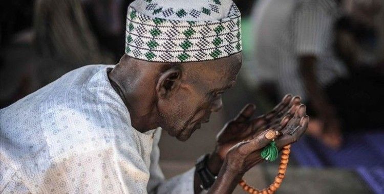 Afrika'nın en kalabalık Müslüman nüfuslu ülkesi Nijerya'da bayram namazı evde kılınacak