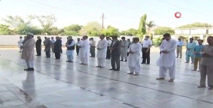 Pakistan'daki uçak kazasında ölenler için cenaze töreni düzenlendi