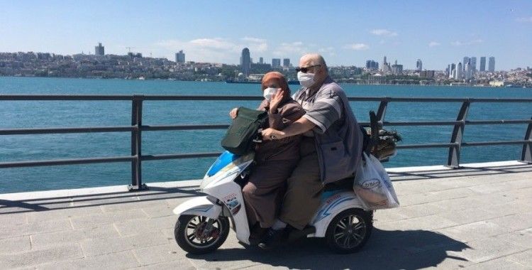 Üsküdar'da 69 yaşındaki adam eşini yanına aldı, motosikletle gezdi