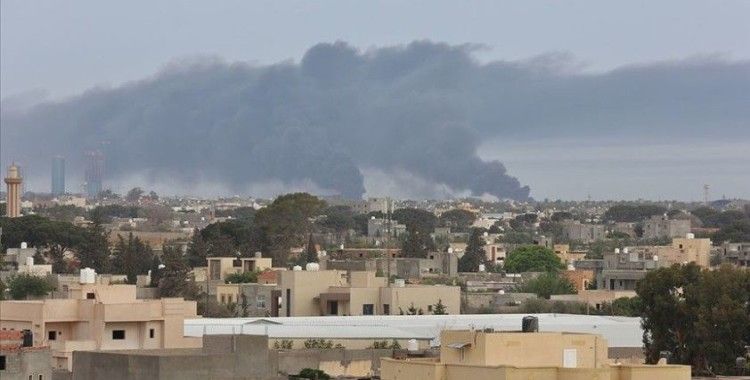 Libya'da Hafter milisleri bayram sabahında başkenti bombaladı