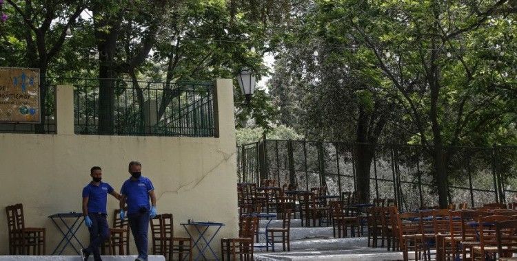 Yunanistan'da kafe ve restoranlar yeniden açıldı