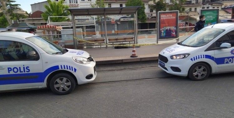 Fatih Beyazıt tramvay durağında erkek cesedi bulundu