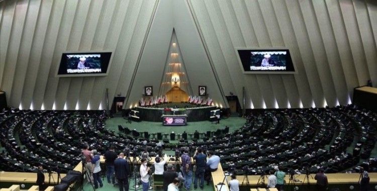 İran Meclisinde 11'inci dönem başladı