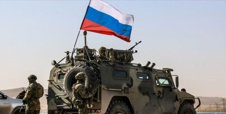 Suriye'de siviller Rus askeri konvoyunu taşladı